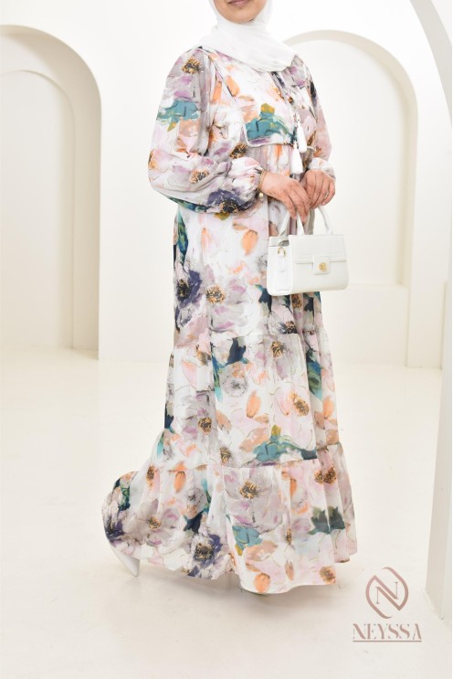 Langes, blumiges rosa Kleid mit fließendem und leichtem Chiffon für den Sommer