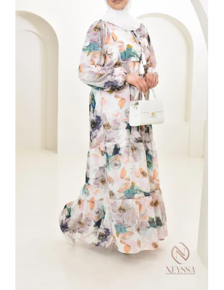 Langes, blumiges rosa Kleid mit fließendem und leichtem Chiffon für den Sommer