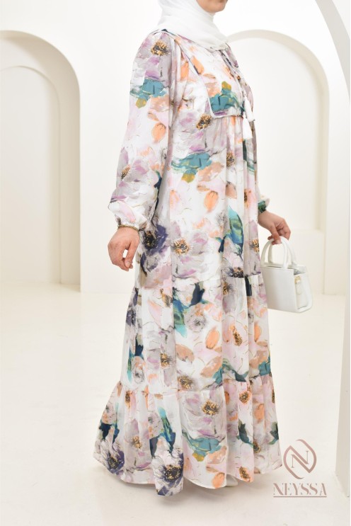 Langes, blumiges rosa Kleid mit fließendem und leichtem Chiffon für den Sommer