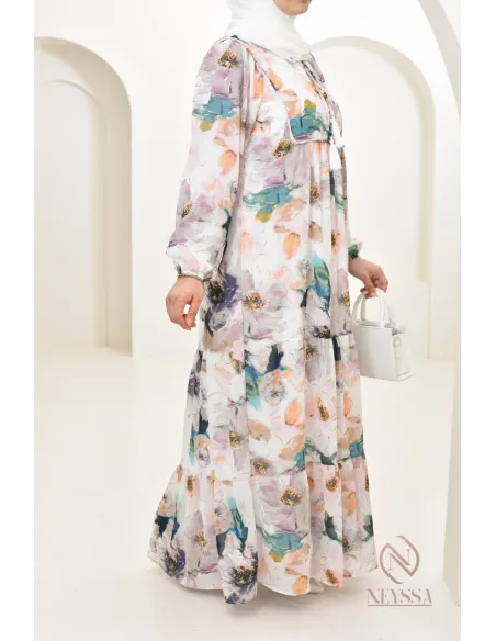 Langes, blumiges rosa Kleid mit fließendem und leichtem Chiffon für den Sommer