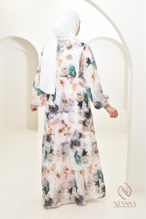 Langes, blumiges rosa Kleid mit fließendem und leichtem Chiffon für den Sommer