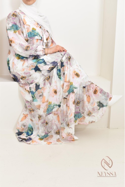 Langes, blumiges rosa Kleid mit fließendem und leichtem Chiffon für den Sommer