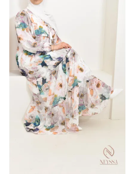 Langes, blumiges rosa Kleid mit fließendem und leichtem Chiffon für den Sommer