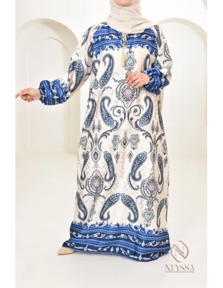 Longue robe satinée fluide avec motifs indien, coupe modeste