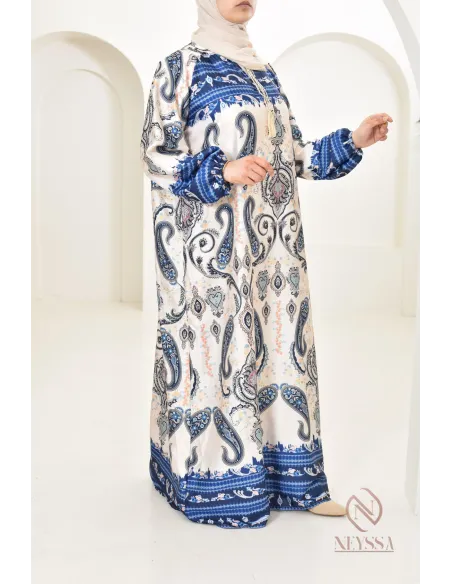 Longue robe satinée fluide avec motifs indien, coupe modeste