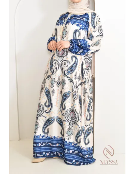 Longue robe satinée fluide avec motifs indien, coupe modeste