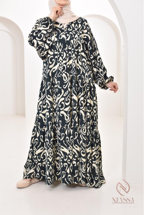 Longue robe en satin verte, tendance 2024, parfaite pour la saison printemps/été