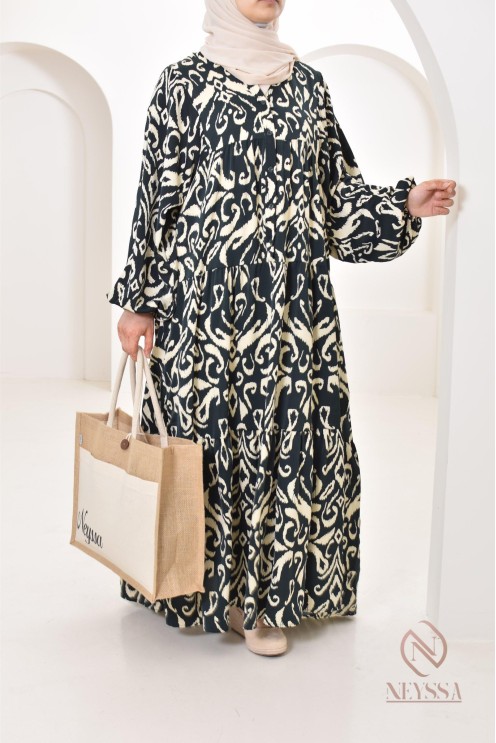 Longue robe en satin verte, tendance 2024, parfaite pour la saison printemps/été