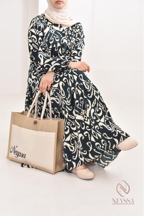 Longue robe en satin verte, tendance 2024, parfaite pour la saison printemps/été