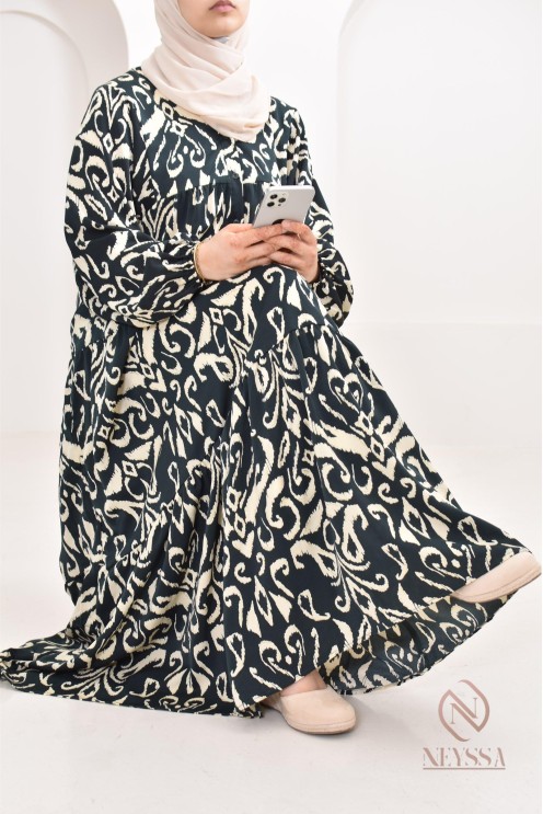 Longue robe en satin verte, tendance 2024, parfaite pour la saison printemps/été