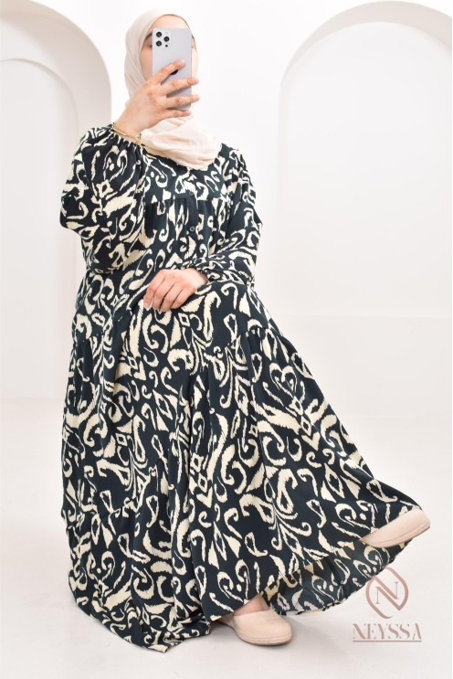 Longue robe en satin verte, tendance 2024, parfaite pour la saison printemps/été