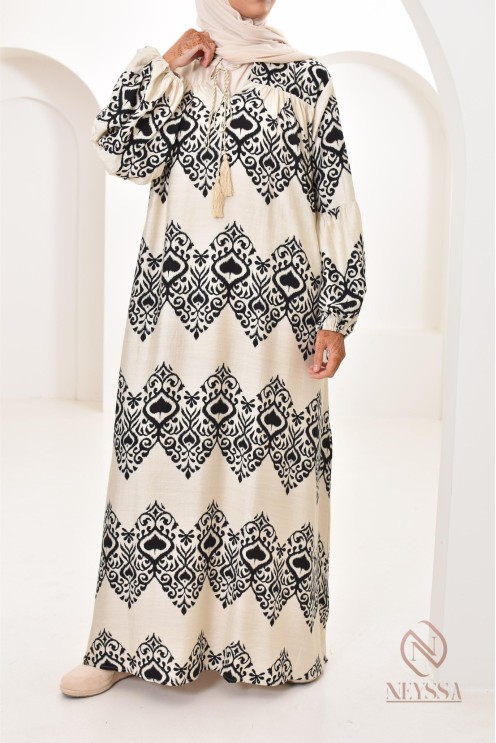 Longue robe légère en effet lin, à la mode été 2024 ultra tendance