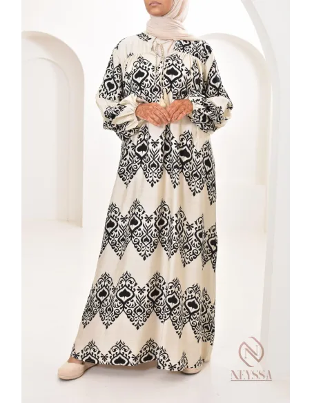 Longue robe légère en effet lin, à la mode été 2024 ultra tendance