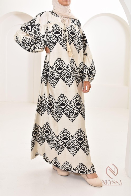 Longue robe légère en effet lin, à la mode été 2024 ultra tendance