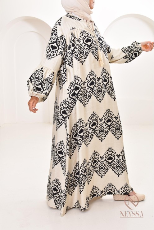 Longue robe légère en effet lin, à la mode été 2024 ultra tendance