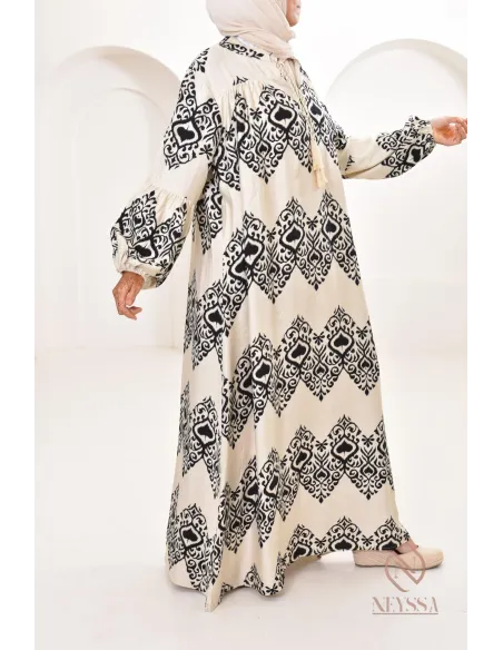 Longue robe légère en effet lin, à la mode été 2024 ultra tendance