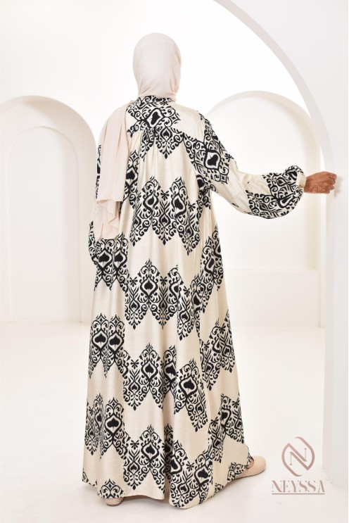 Longue robe légère en effet lin, à la mode été 2024 ultra tendance