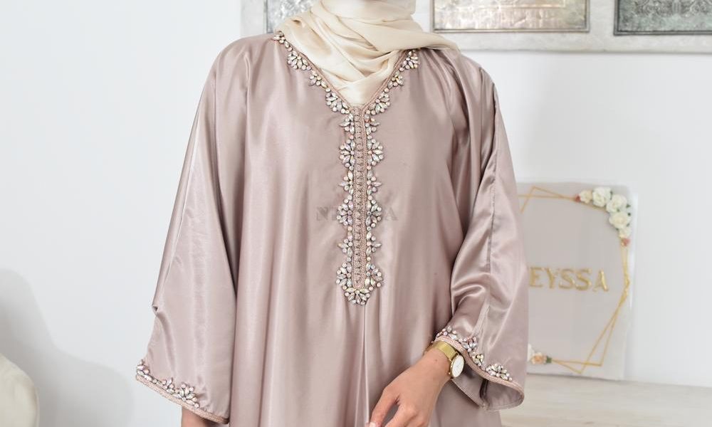 comment mettre et porter une abaya Neyssa