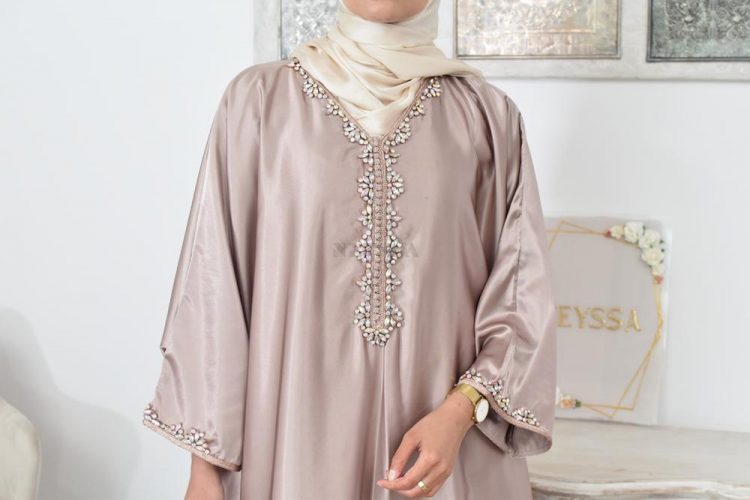 comment mettre et porter une abaya Neyssa
