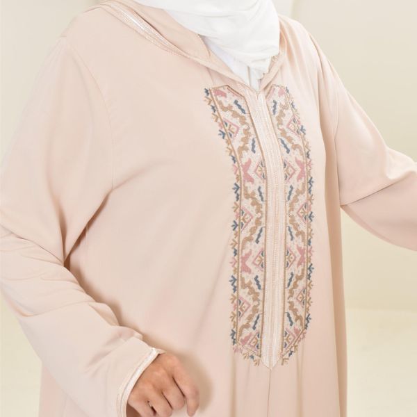 Quelle est la différence entre une djellaba et une abaya?