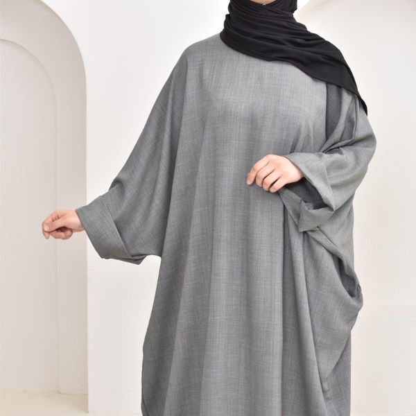 Choisir entre une abaya et une robe longue
